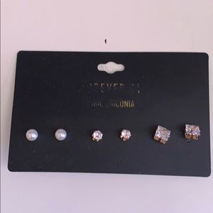 Brand new forever 21 stud earrings